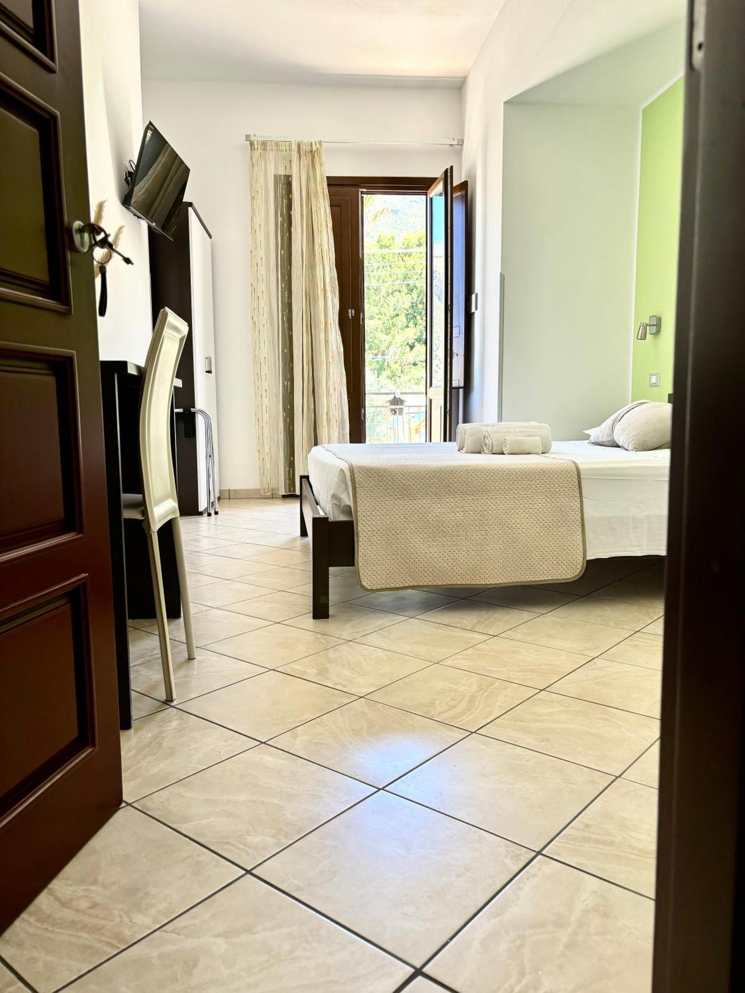 Bed And Breakfast Turi Кастеллуццо Экстерьер фото